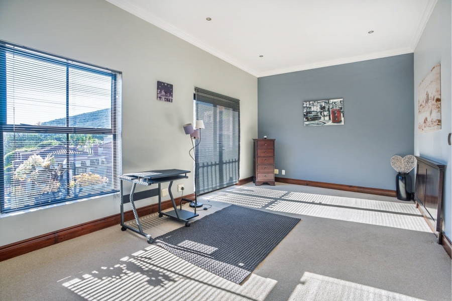 13 Bedroom Property for Sale in Plattekloof 3 Western Cape